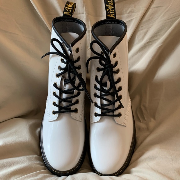 Dr Martens 'Vavala Combat Boots' in white patent leather - Picture 3 of 12